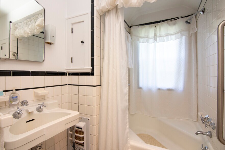 More Photos Of 8789 Seneca Trail South, Ronceverte Office For Sale