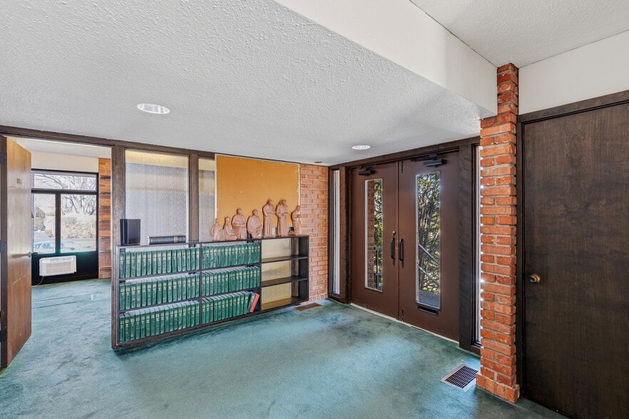 More Photos Of 8450 N Shermer Rd, Niles Religious Facility For Sale