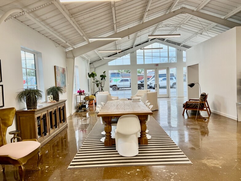 More Photos Of 2330 Langford St, Dallas Storefront For Sale