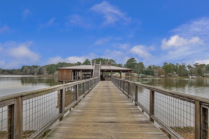 More Photos Of 111 Cypress Bay dr, Milam Specialty For Sale