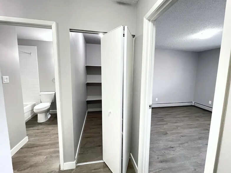 More Photos Of 10141 162 St NW, Edmonton Apartments For Sale