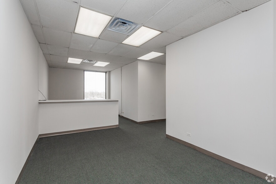 More Photos Of 4001 W Devon Ave, Chicago Office For Lease