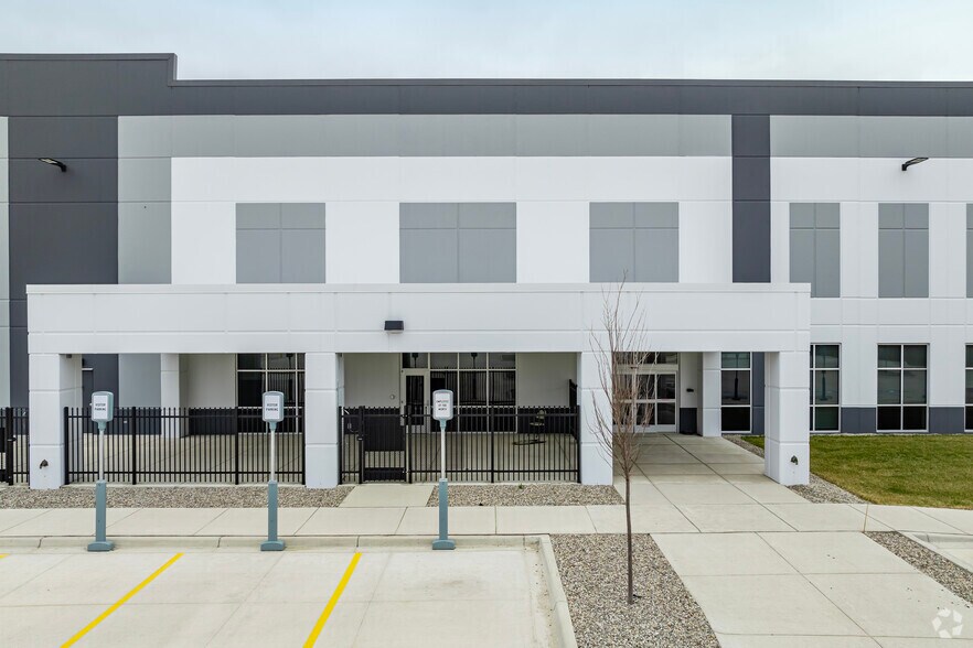 More Photos Of 17991 Wahrman Rd, New Boston Distribution For Lease