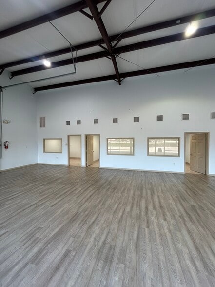More Photos Of 331 Highway 146 S, La Porte Warehouse For Lease