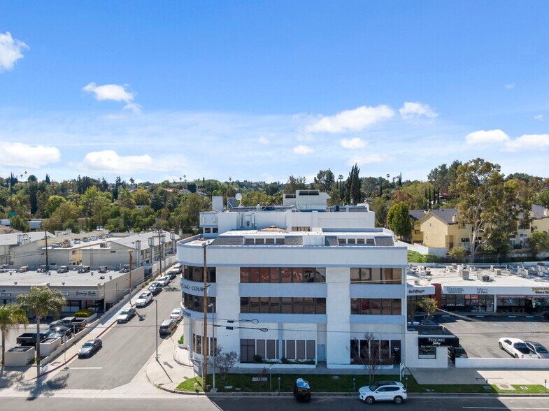 More Photos Of 22900 Ventura Blvd, Woodland Hills Office For Lease