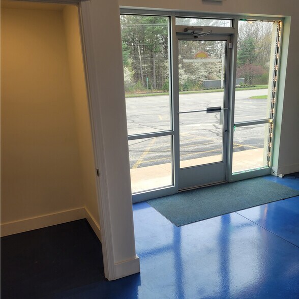 More Photos Of 2704-2710 N Saginaw St, Midland Freestanding For Sale