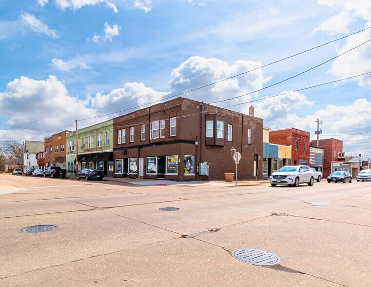 Primary Photo Of 702 18th Ave, Moline Apartments For Sale