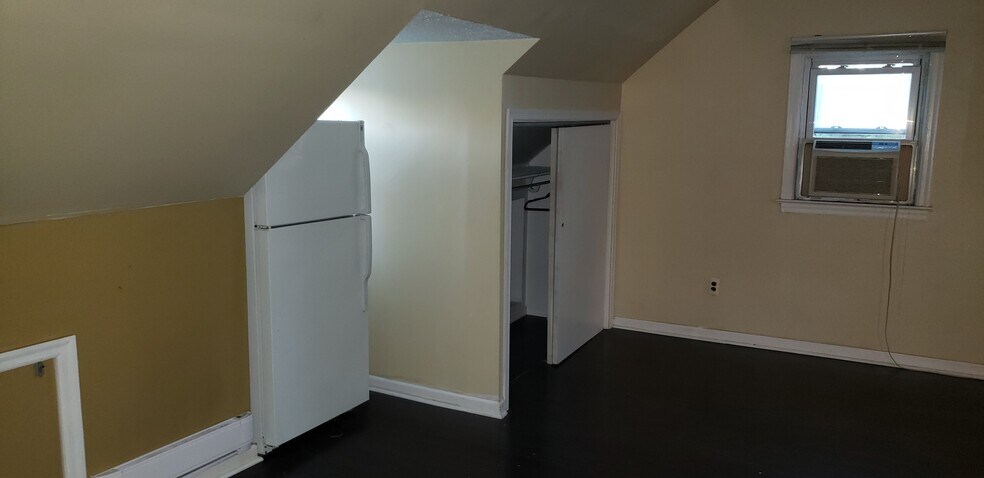 More Photos Of 1303 Veterans Hwy, Bristol Office For Sale