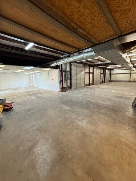 More Photos Of 11565 Memorial Parkway Pkwy, Huntsville Flex For Lease