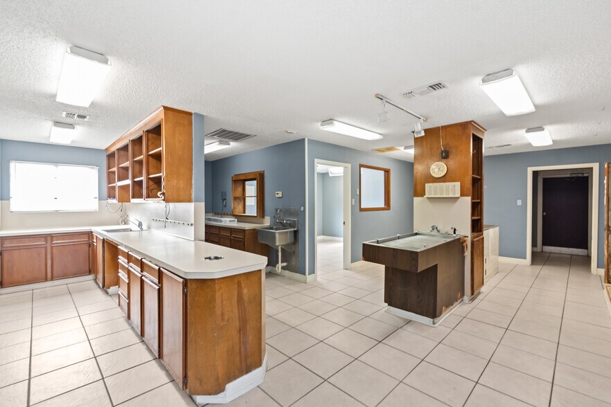 More Photos Of 1810 25th Ave N, Texas City Medical For Sale