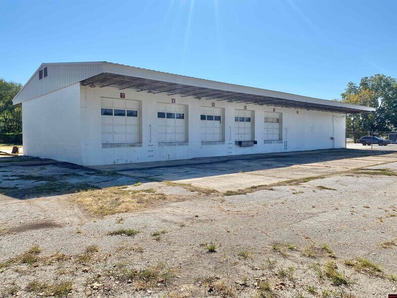 More Photos Of 209 E Wade Ave, Mountain Home Distribution For Sale