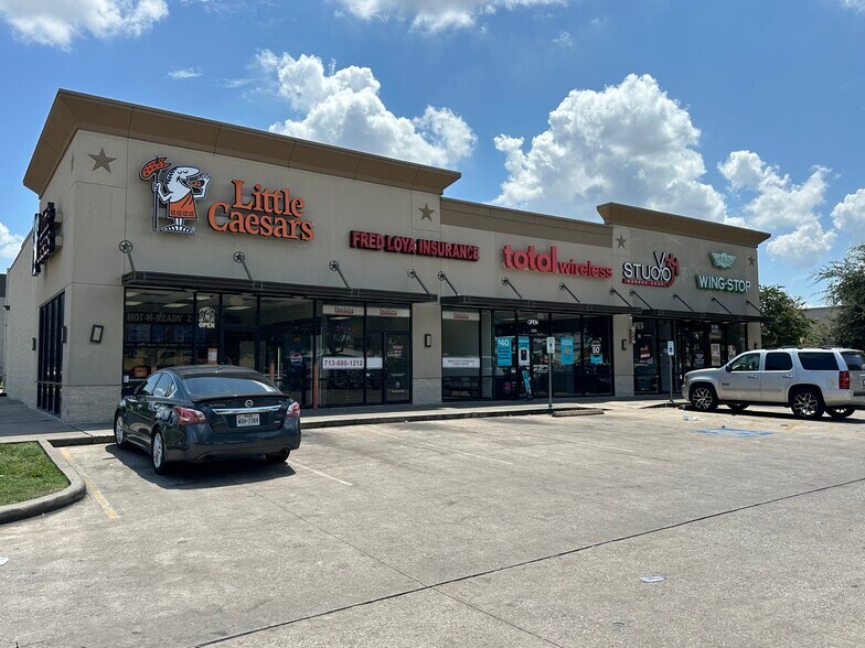 More Photos Of 5185-5221 W 34th St, Houston Unknown For Lease