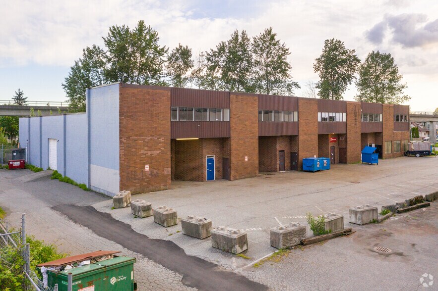 More Photos Of 6976-6984 Palm Av, Burnaby Warehouse For Lease