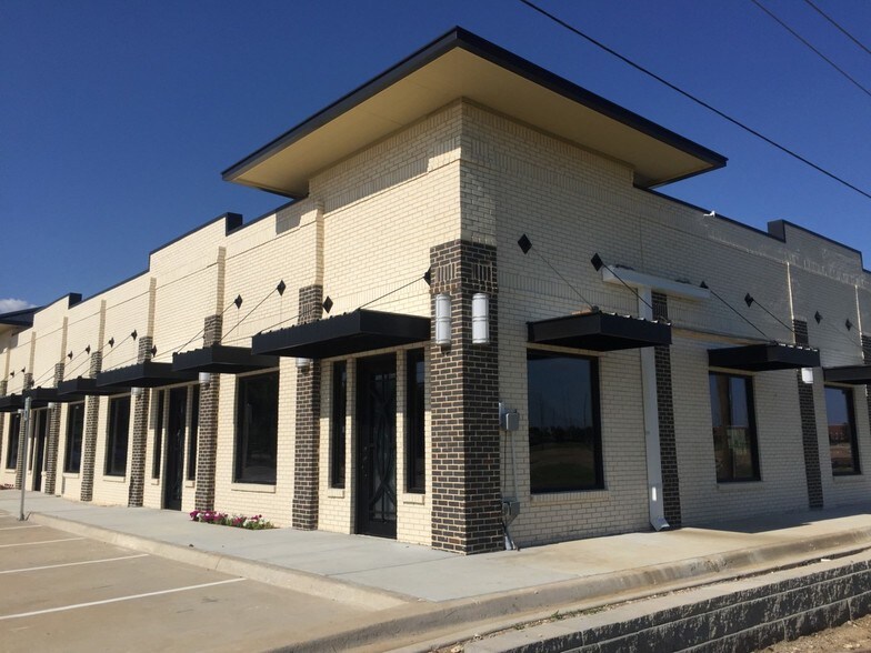 More Photos Of 2414 Marsh Ln, Carrollton Office For Lease