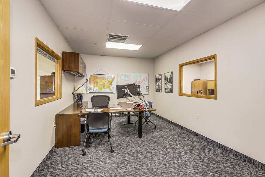 More Photos Of 10220 73rd Ave S, Maple Grove Flex For Lease