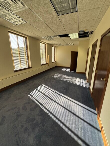 More Photos Of 124 N Adams St, Green Bay Office For Lease