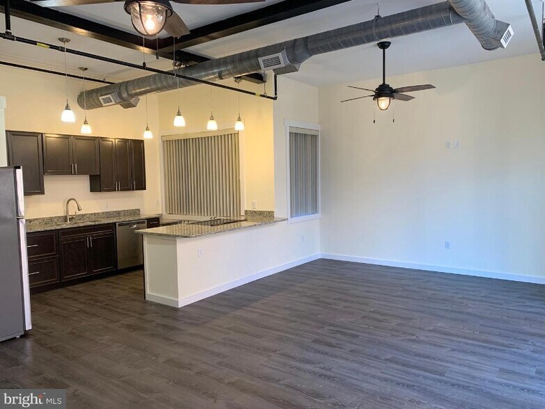 More Photos Of 833 N Market St, Wilmington Office Residential For Sale