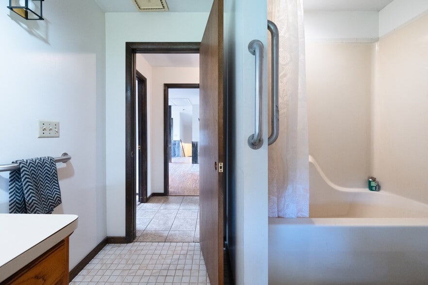 More Photos Of 167 Hill Rd, Kingston Sports And Entertainment For Sale