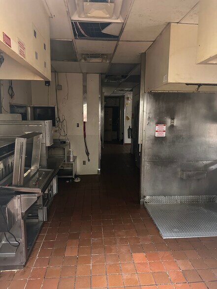 More Photos Of 4595 E Main St, Whitehall Fast Food For Sale