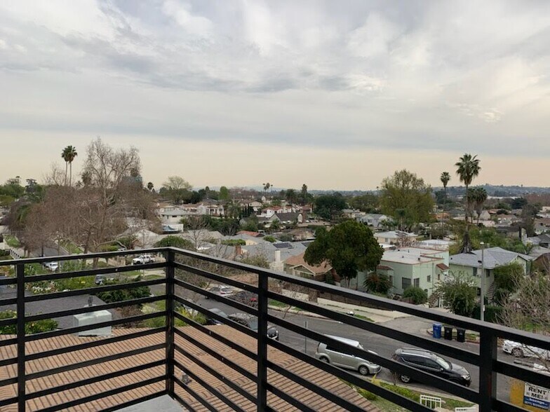 More Photos Of 5353 Oakland St, Los Angeles Apartments For Sale