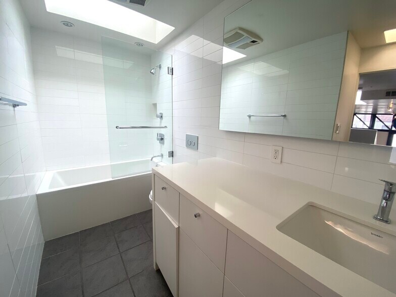 More Photos Of 1312-1318 Pacific Ave, Venice Apartments For Lease