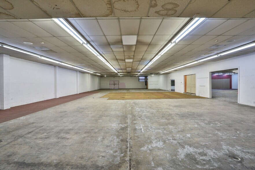 More Photos Of 4611 Holt Blvd, Montclair Showroom For Lease