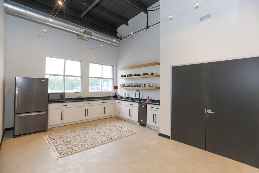 More Photos Of 525 Woodland Square Blvd, Conroe Coworking Space