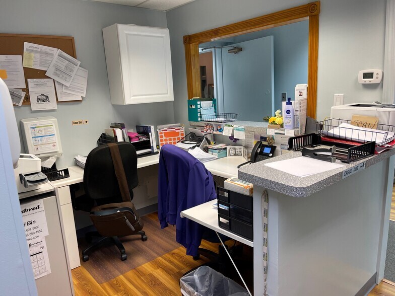More Photos Of 304 Federal Rd, Brookfield Office For Lease