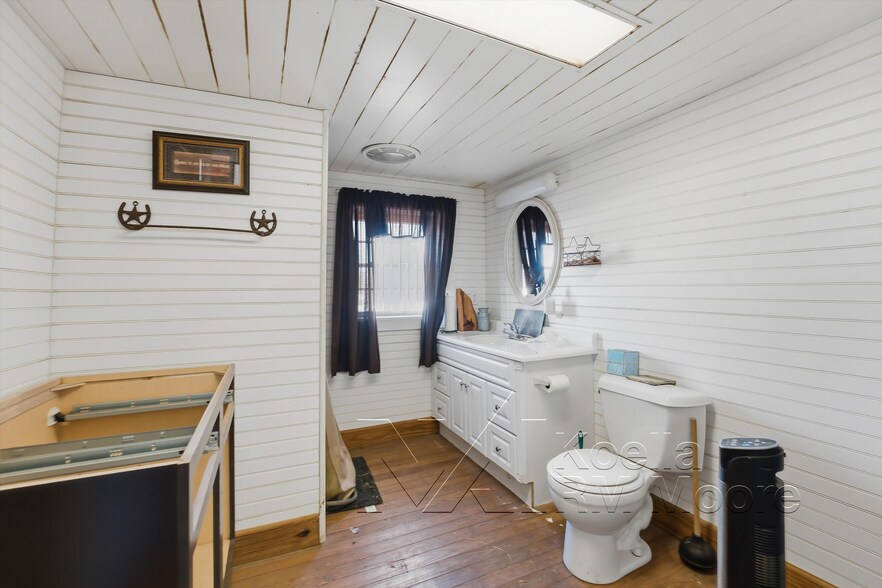 More Photos Of 1522 New Hope Rd, Rockwood Specialty For Sale