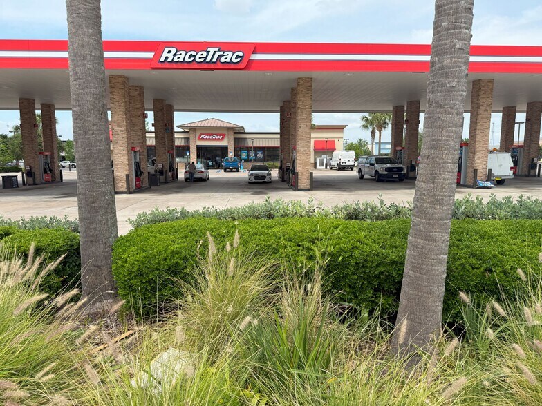 More Photos Of 2800-2830 S Bay St, Eustis Unknown For Lease