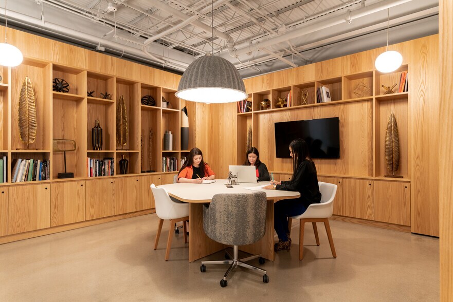 More Photos Of 1425-1437 Vine St, Cincinnati Coworking Space