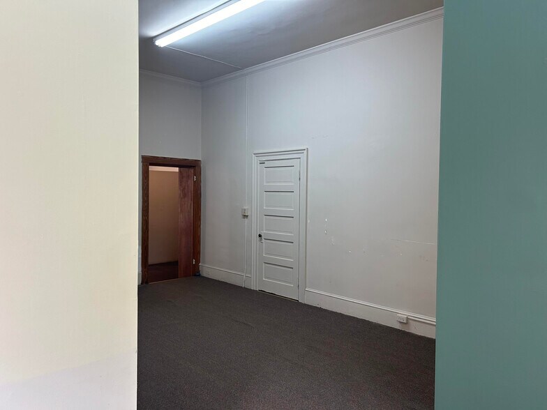 More Photos Of 53 E Lee St, Warrenton Storefront Retail Office For Lease