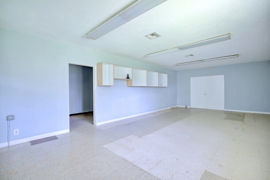 More Photos Of 10405 US Highway 27 S, Sebring Freestanding For Sale