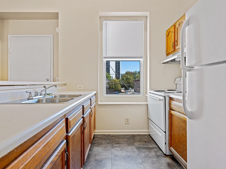 More Photos Of 58 Broadway St, Asheville Storefront Retail Residential For Sale