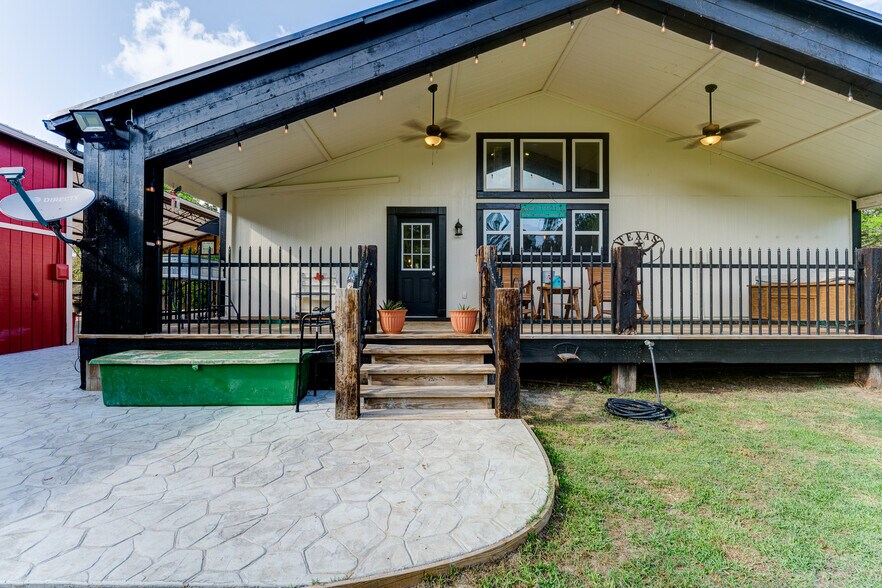 More Photos Of 4388 County Road 197, Alvin Specialty For Sale