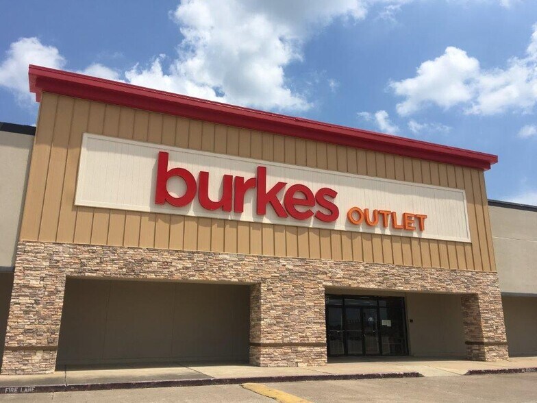 More Photos Of 1701 Fairway Dr, Alvin Freestanding For Lease