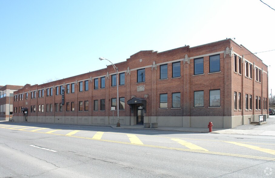 More Photos Of 1462 Erie Blvd, Schenectady Office For Lease