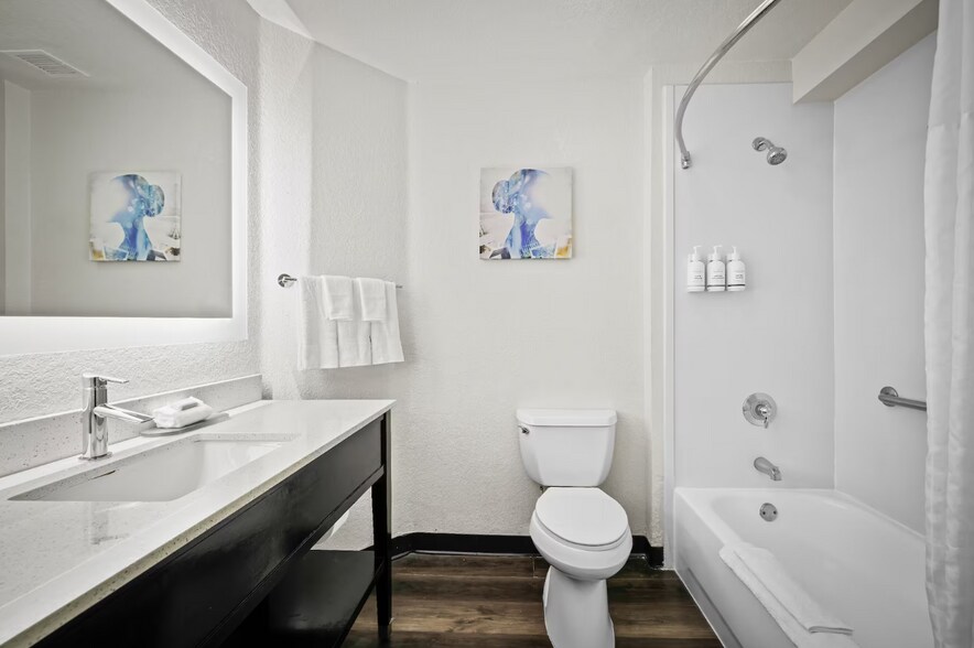 More Photos Of 8730 NW 27th St, Miami Hotel For Sale