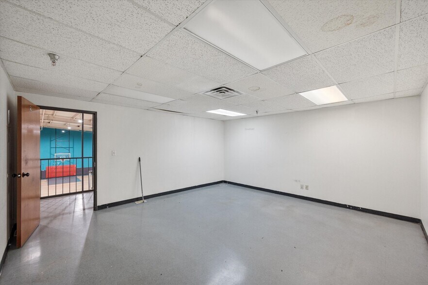 More Photos Of 4109 Mansfield Hwy, Forest Hill Schools For Sale