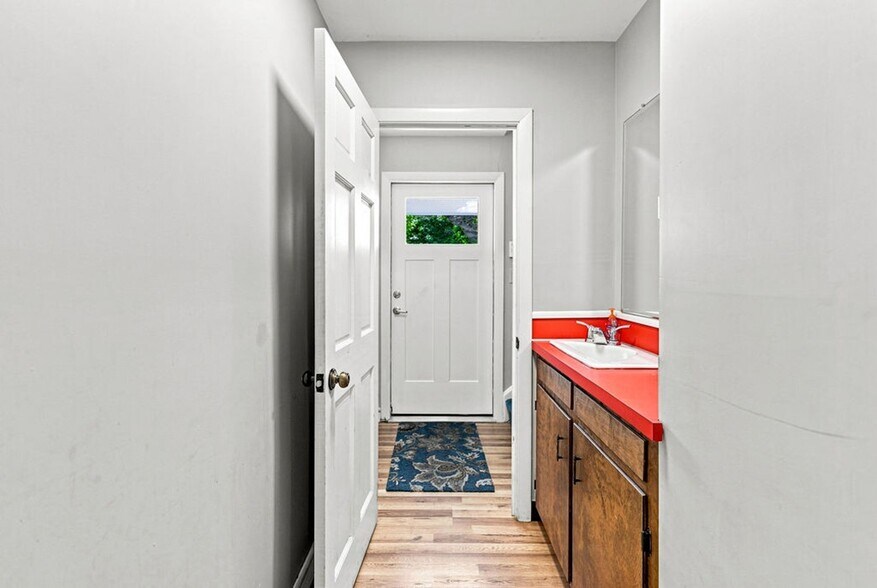 More Photos Of 17 Orchard St, New Bedford Office For Sale