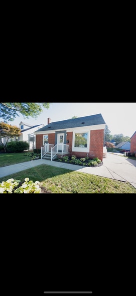 Primary Photo Of 1013 S Main St, Plymouth Storefront Retail Residential For Sale