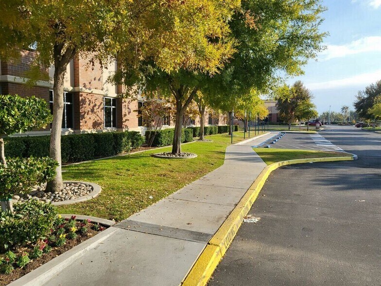 More Photos Of 9900 Stockdale Hwy, Bakersfield Medical For Lease