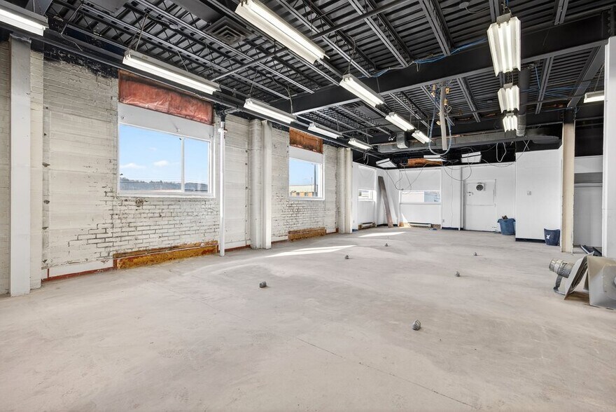 More Photos Of 144-150 Chatham St, Hamilton Manufacturing For Lease