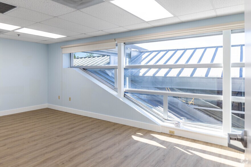 More Photos Of 2600 Quantum Blvd, Boynton Beach Office For Lease