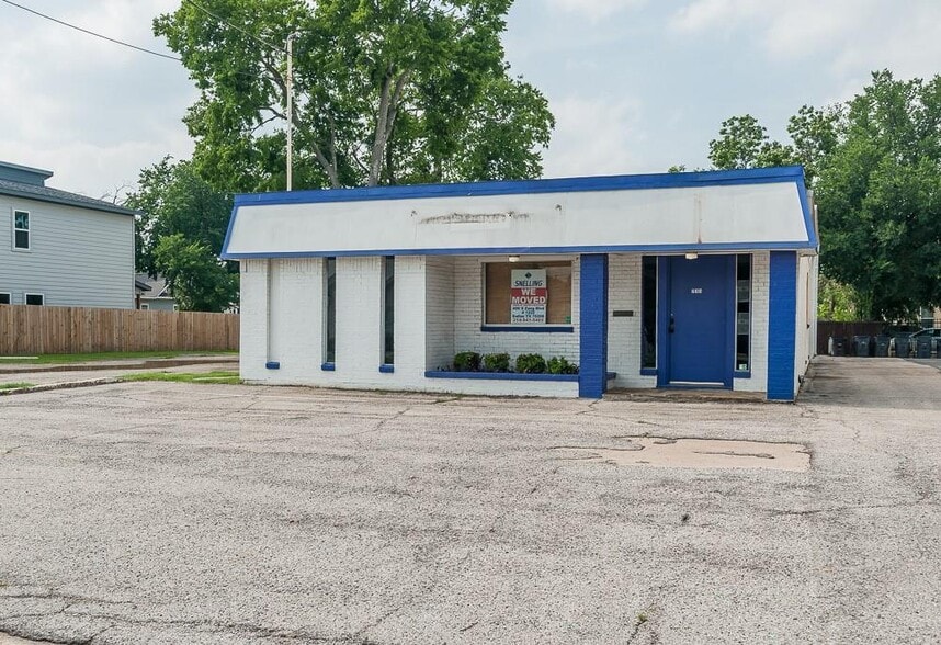 More Photos Of 711 Sunset Ave, Dallas Storefront For Sale