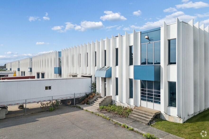 More Photos Of 1710 Rte Transcanadienne, Dorval Distribution For Lease