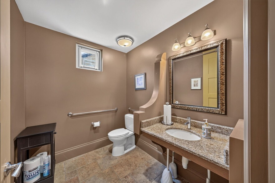 More Photos Of 16007 Via Shavano, San Antonio Office For Sale