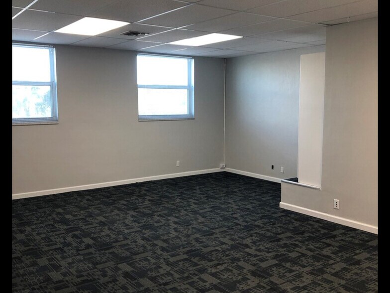 More Photos Of 2430 E Commercial Blvd, Fort Lauderdale Storefront Retail Office For Lease