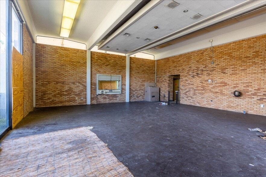 More Photos Of 6653 Church St, Riverdale Freestanding For Sale