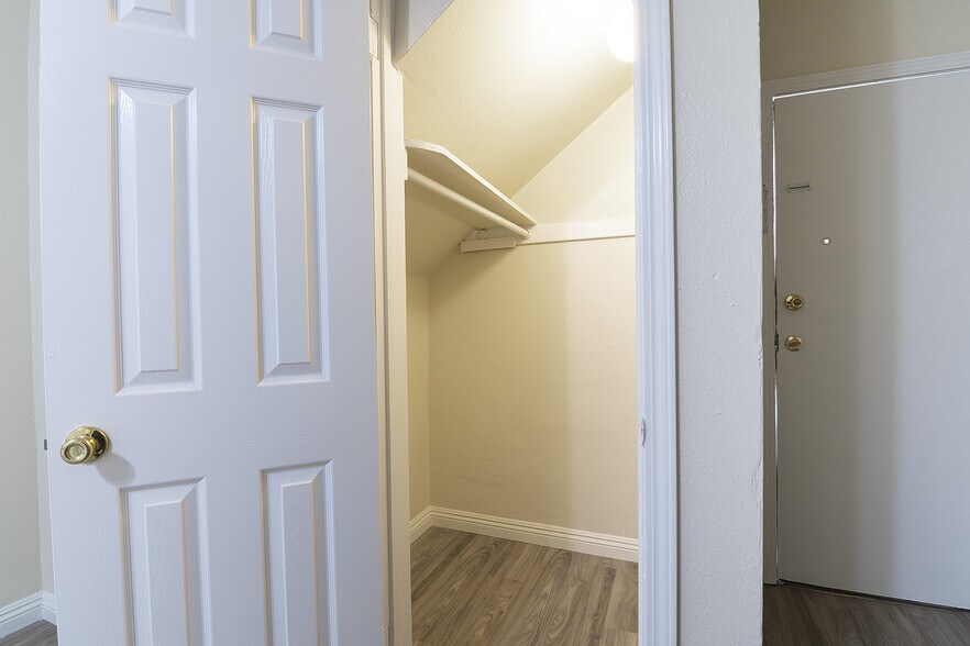 More Photos Of 1930 S Oxford Ave, Los Angeles Apartments For Sale